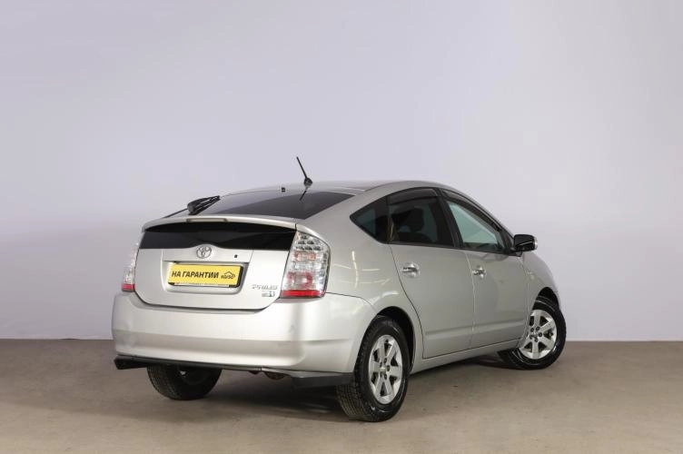Toyota Prius 4 из 6