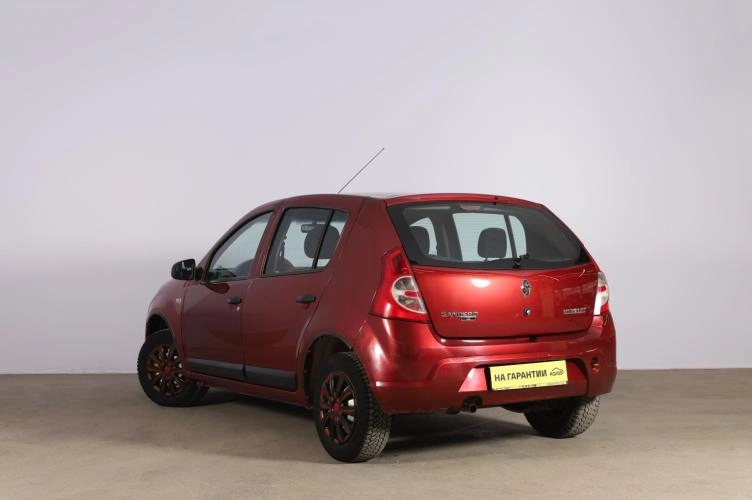 Renault Sandero 4 из 6