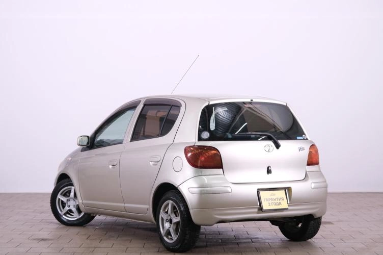 Toyota Vitz 4 из 6