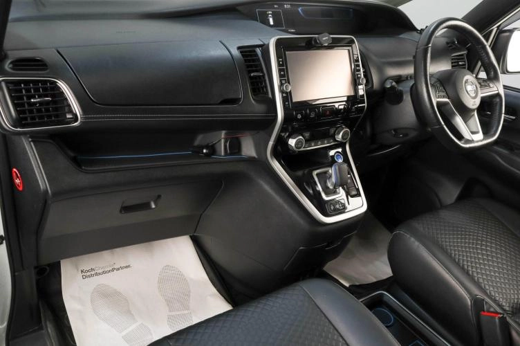 Nissan Serena 8 из 21
