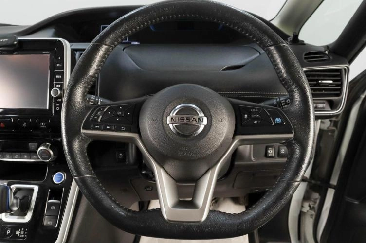 Nissan Serena 9 из 21