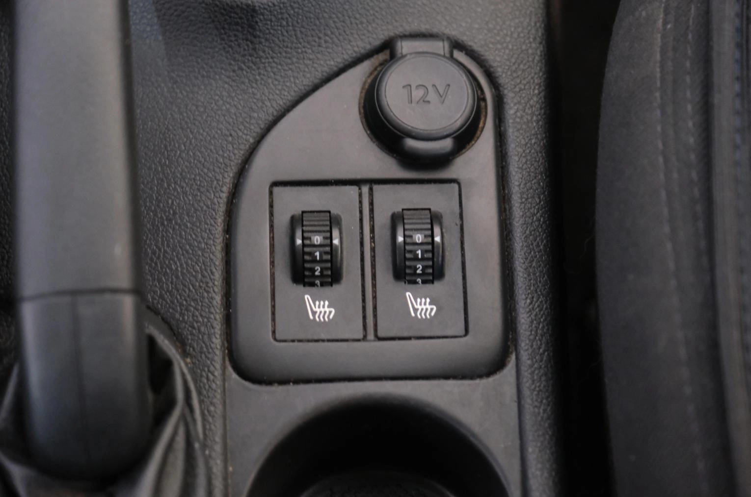 Peugeot 408 14 из 19