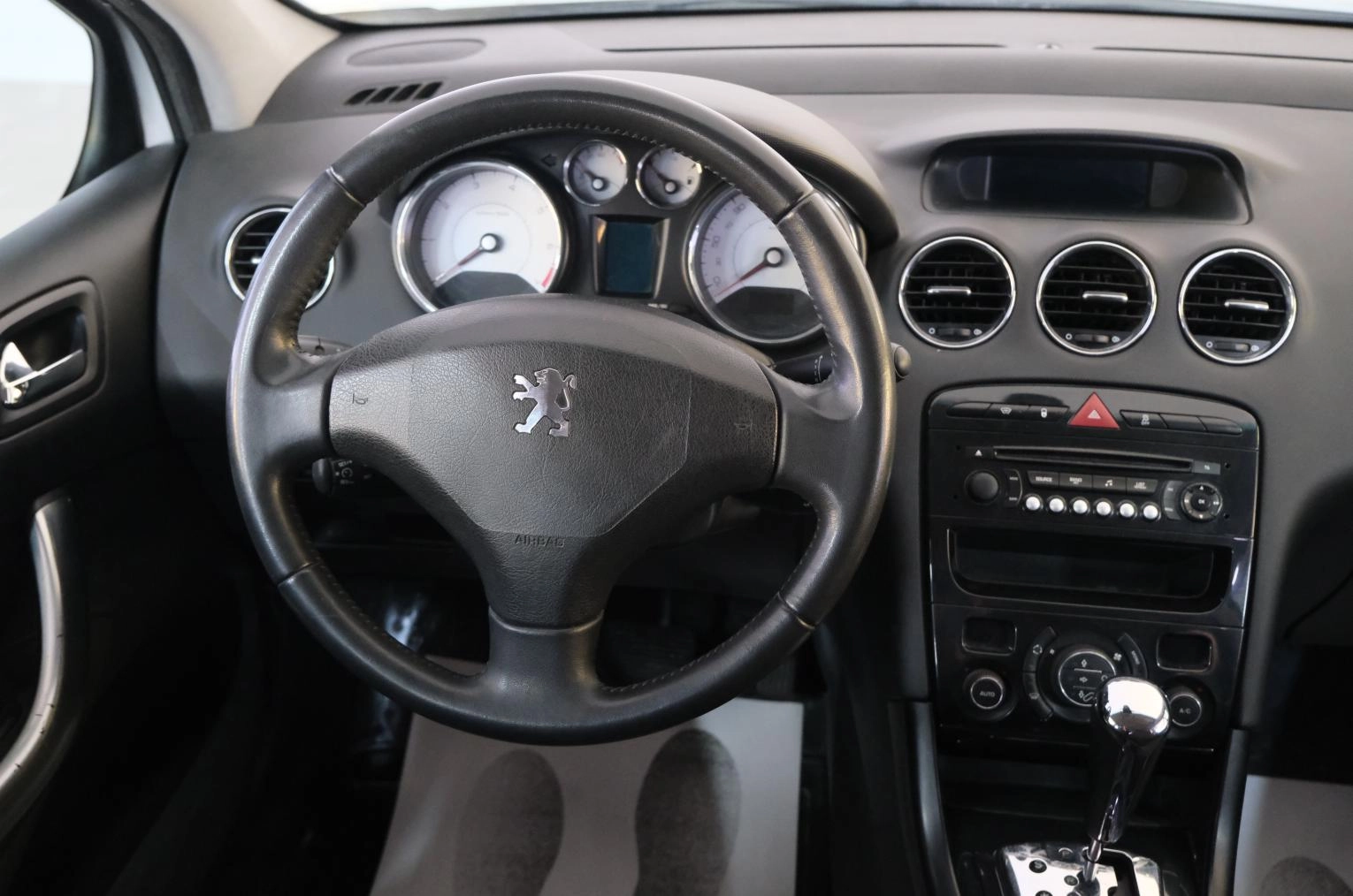 Peugeot 408 9 из 19
