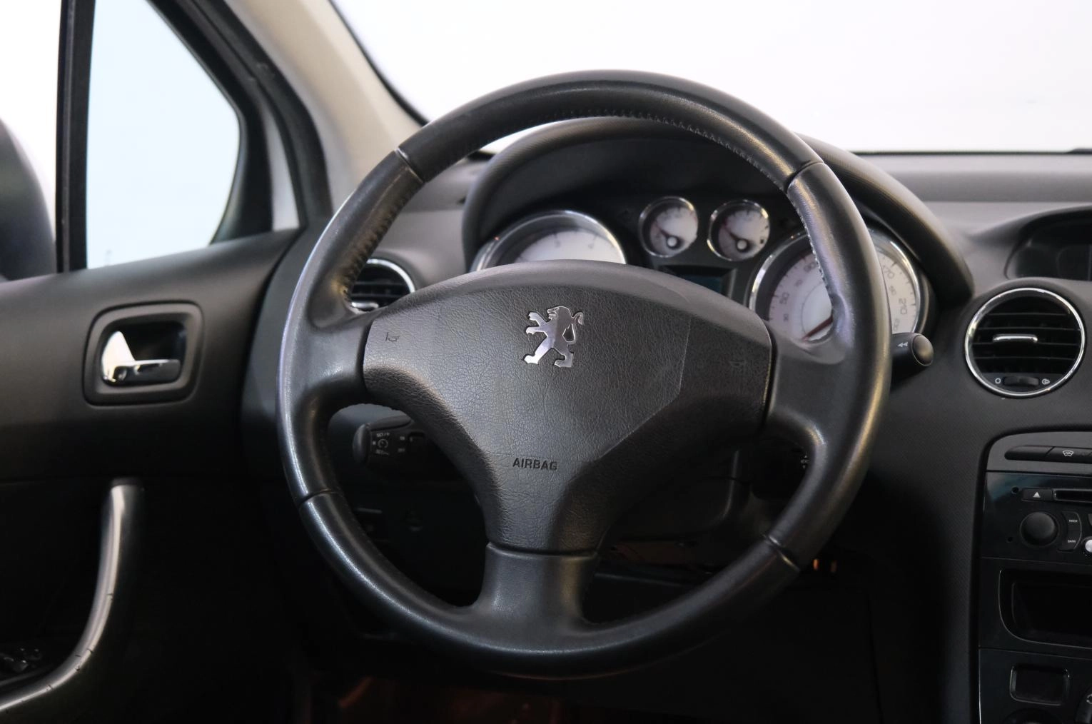 Peugeot 408 10 из 19