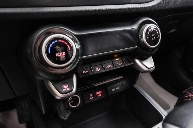 KIA Rio 17 из 22