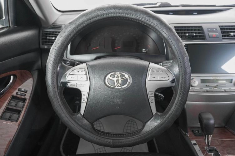 Toyota Camry 15 из 22