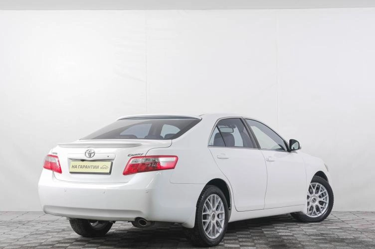 Toyota Camry 6 из 22