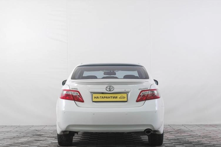 Toyota Camry 5 из 22