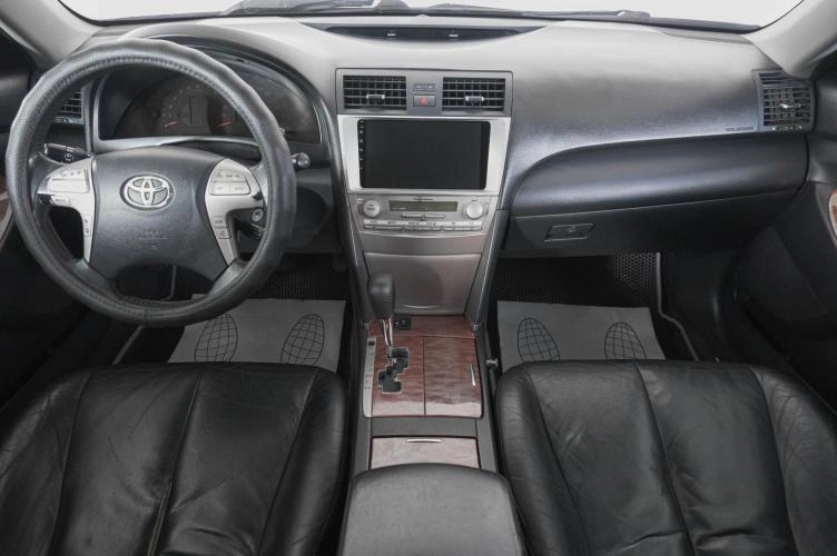 Toyota Camry 13 из 22