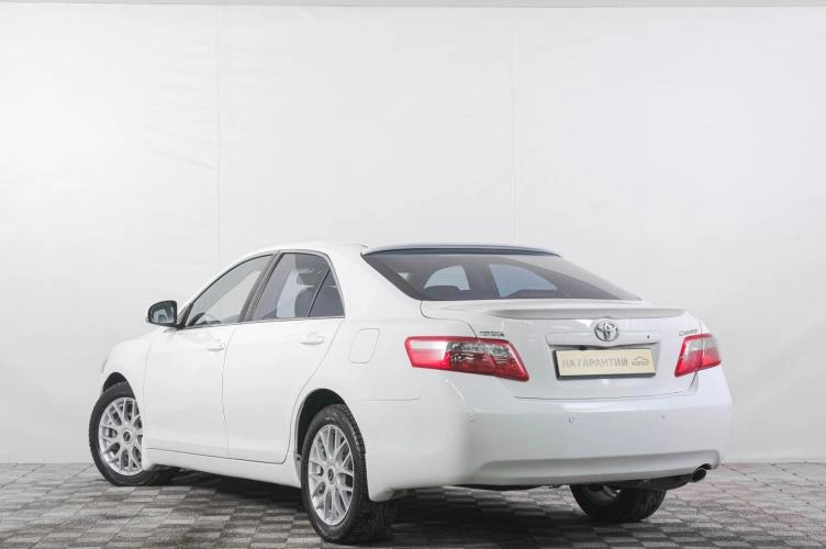 Toyota Camry 4 из 22