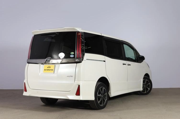 Toyota Noah 6 из 6