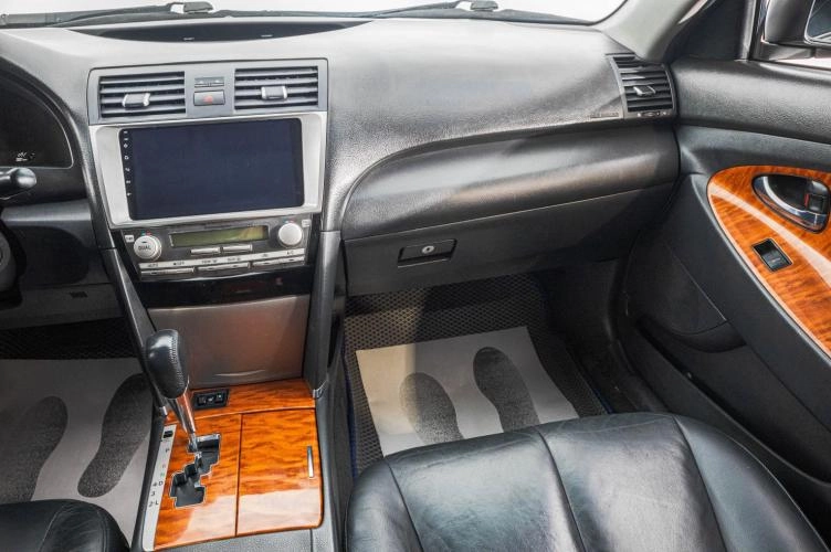 Toyota Camry 19 из 24