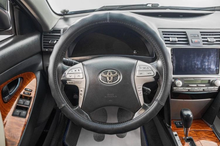 Toyota Camry 12 из 24