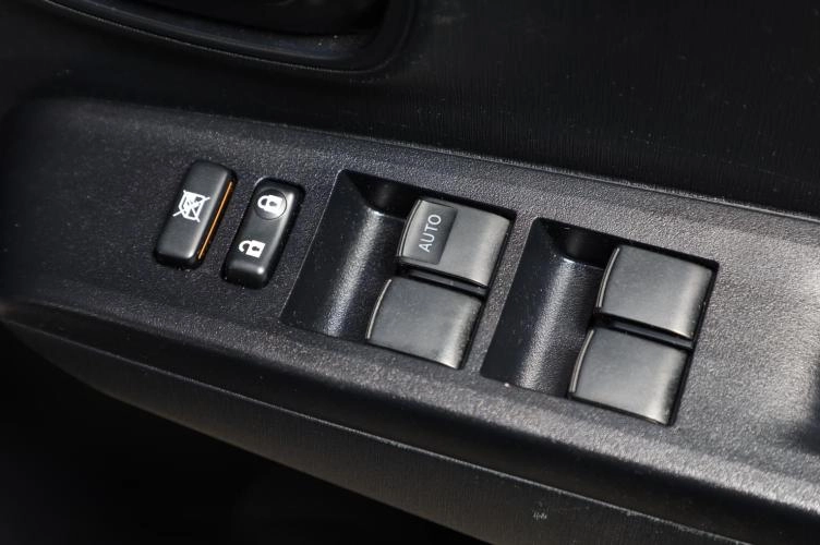 Toyota Vitz 7 из 16