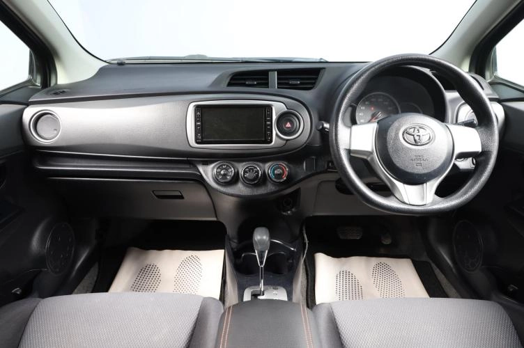 Toyota Vitz 10 из 16