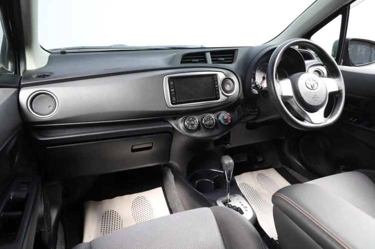 Toyota Vitz 8 из 16