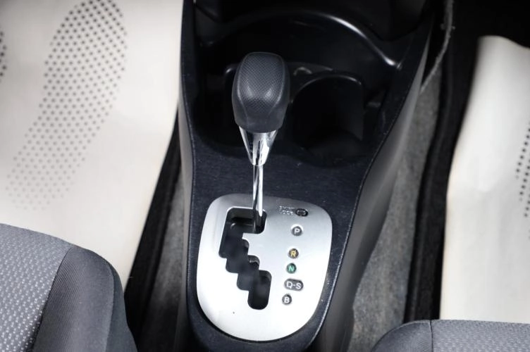 Toyota Vitz 14 из 16