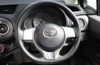 Toyota Vitz 12 из 16