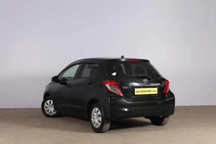 Toyota Vitz 4 из 16