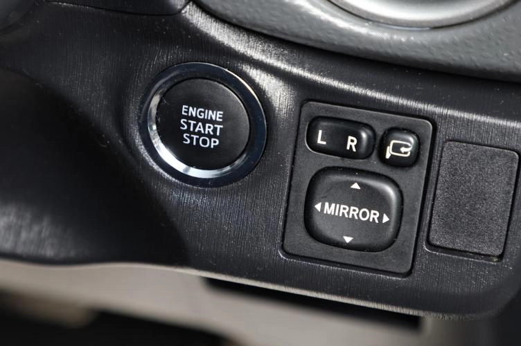 Toyota Vitz 11 из 16