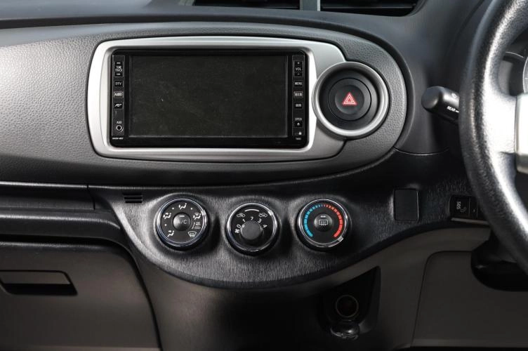 Toyota Vitz 13 из 16