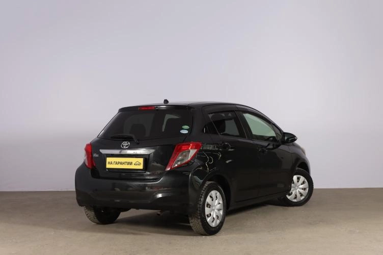 Toyota Vitz 6 из 16