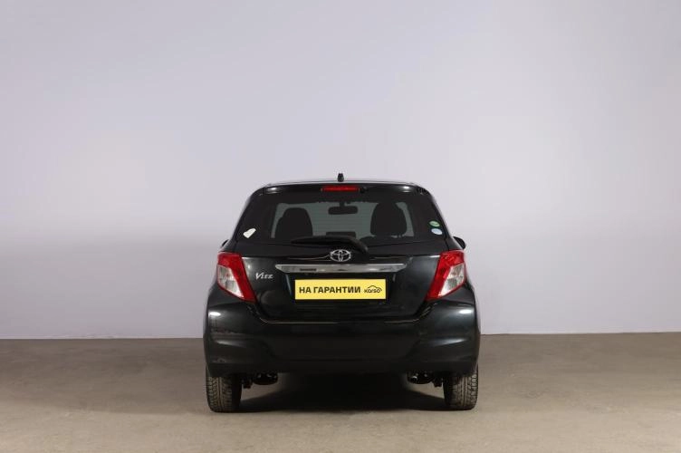 Toyota Vitz 5 из 16