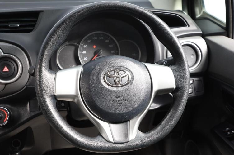 Toyota Vitz 12 из 16