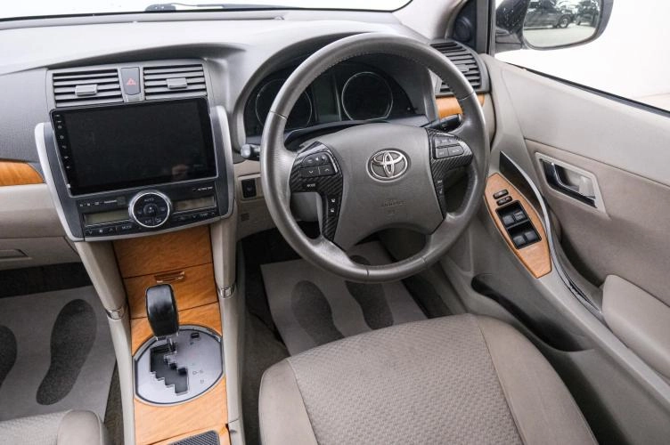 Toyota Premio 9 из 21