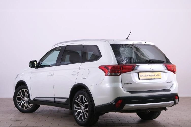 Mitsubishi Outlander 4 из 6
