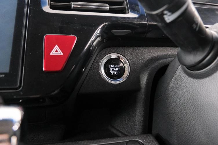 Honda Stepwgn Spada 18 из 24