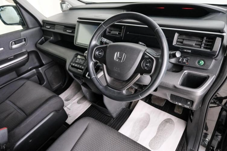 Honda Stepwgn Spada 8 из 24