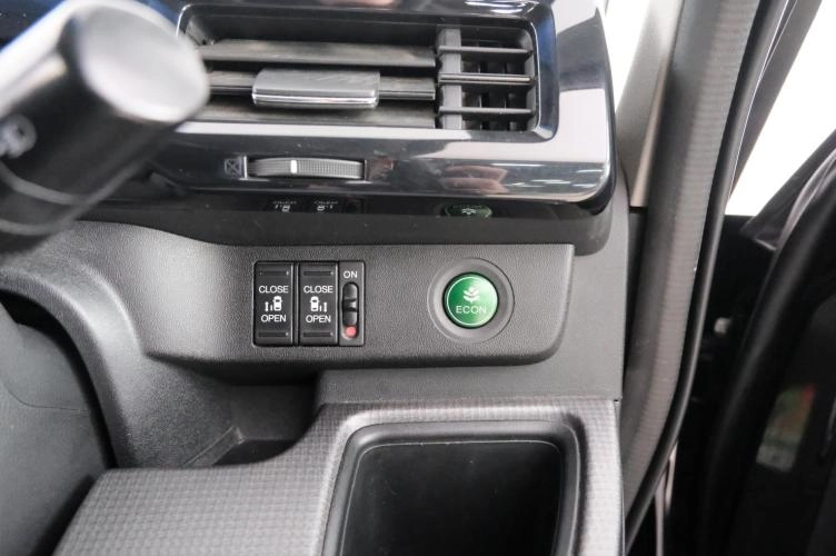 Honda Stepwgn Spada 20 из 24