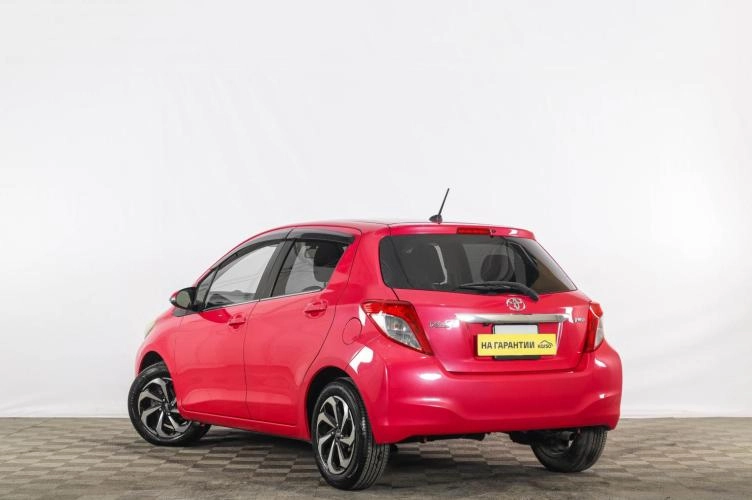 Toyota Vitz 4 из 6