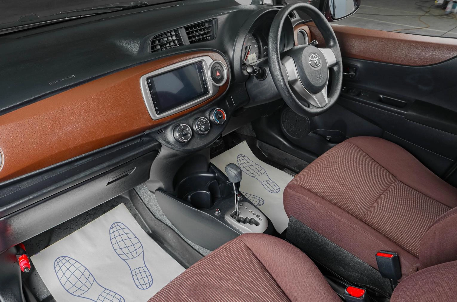 Toyota Vitz 10 из 16