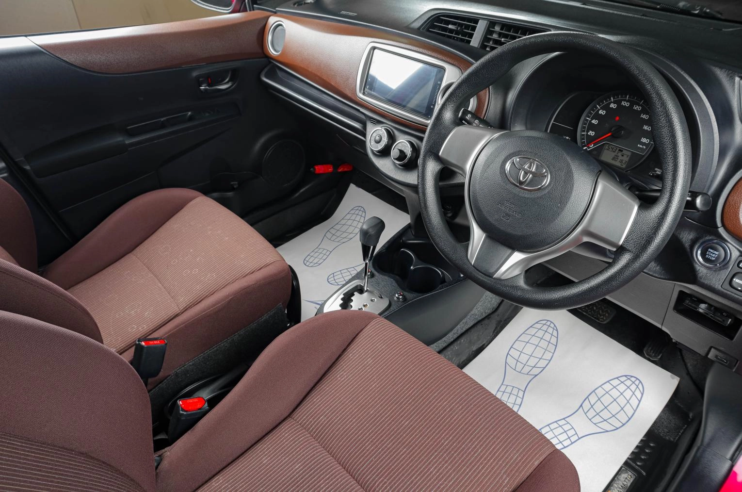 Toyota Vitz 7 из 16