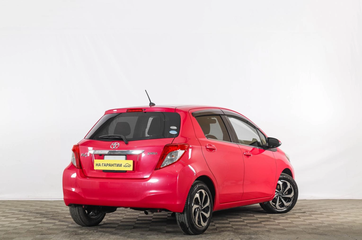 Toyota Vitz 6 из 16