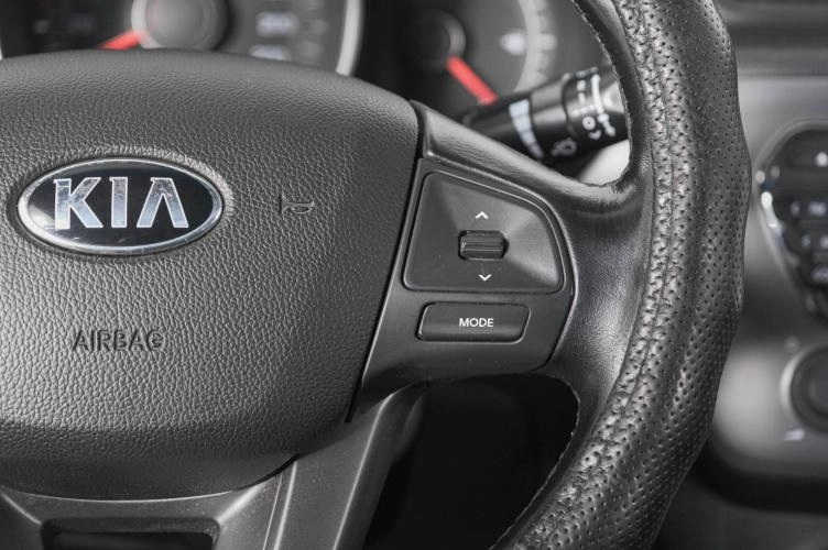 KIA Rio 17 из 22