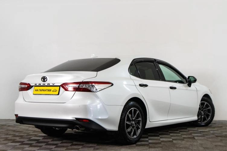 Toyota Camry 4 из 6