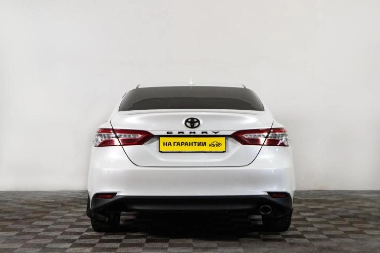 Toyota Camry 5 из 6