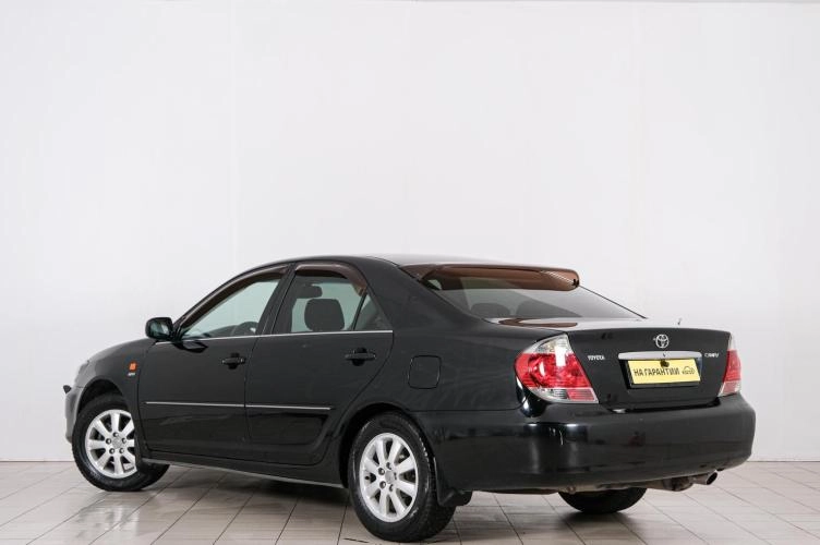 Toyota Camry 4 из 21