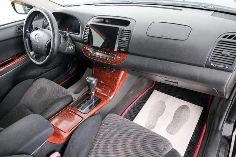 Toyota Camry 12 из 21