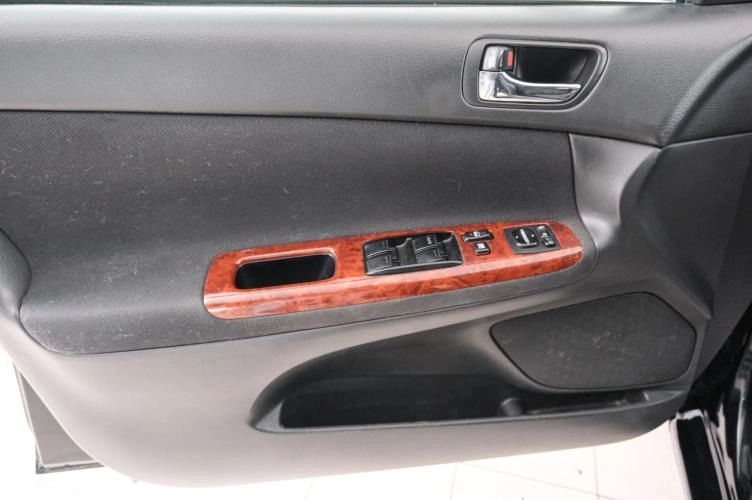 Toyota Camry 19 из 21