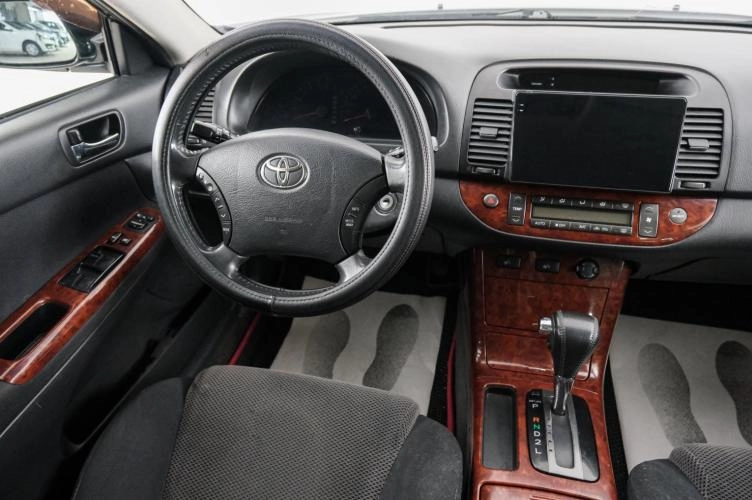 Toyota Camry 9 из 21