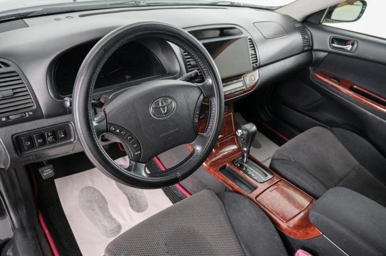 Toyota Camry 8 из 21
