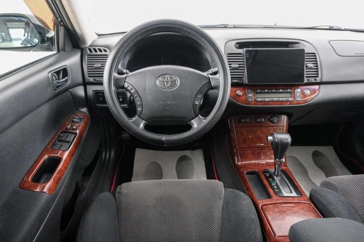 Toyota Camry 14 из 21