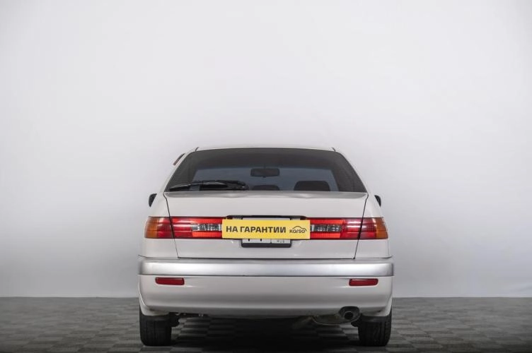 Toyota Corona Premio 4 из 6