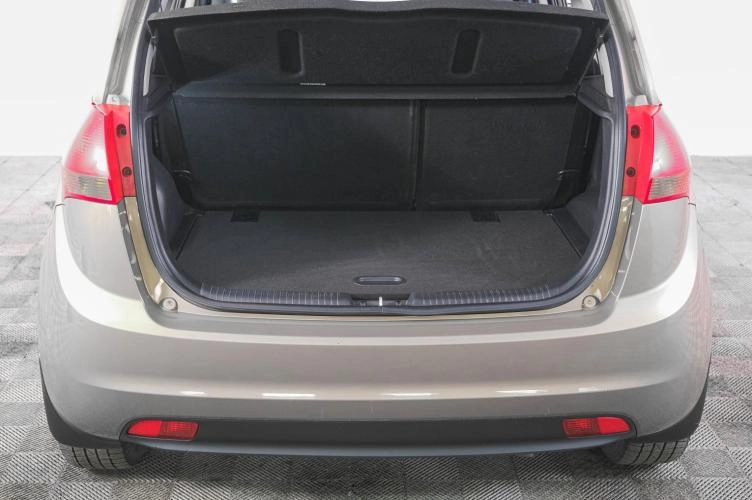 KIA Venga 7 из 19