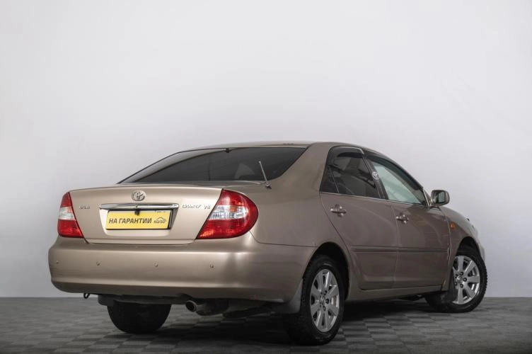Toyota Camry 6 из 6