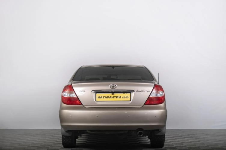 Toyota Camry 4 из 6